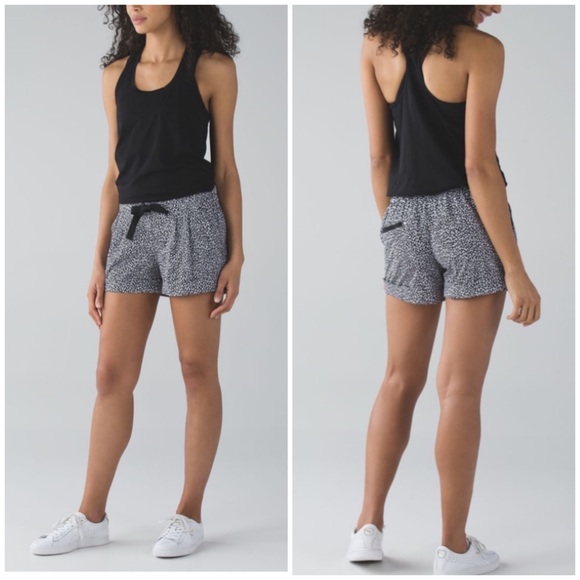 Lululemon spring break away shorts 6 - Picture 2 of 10
